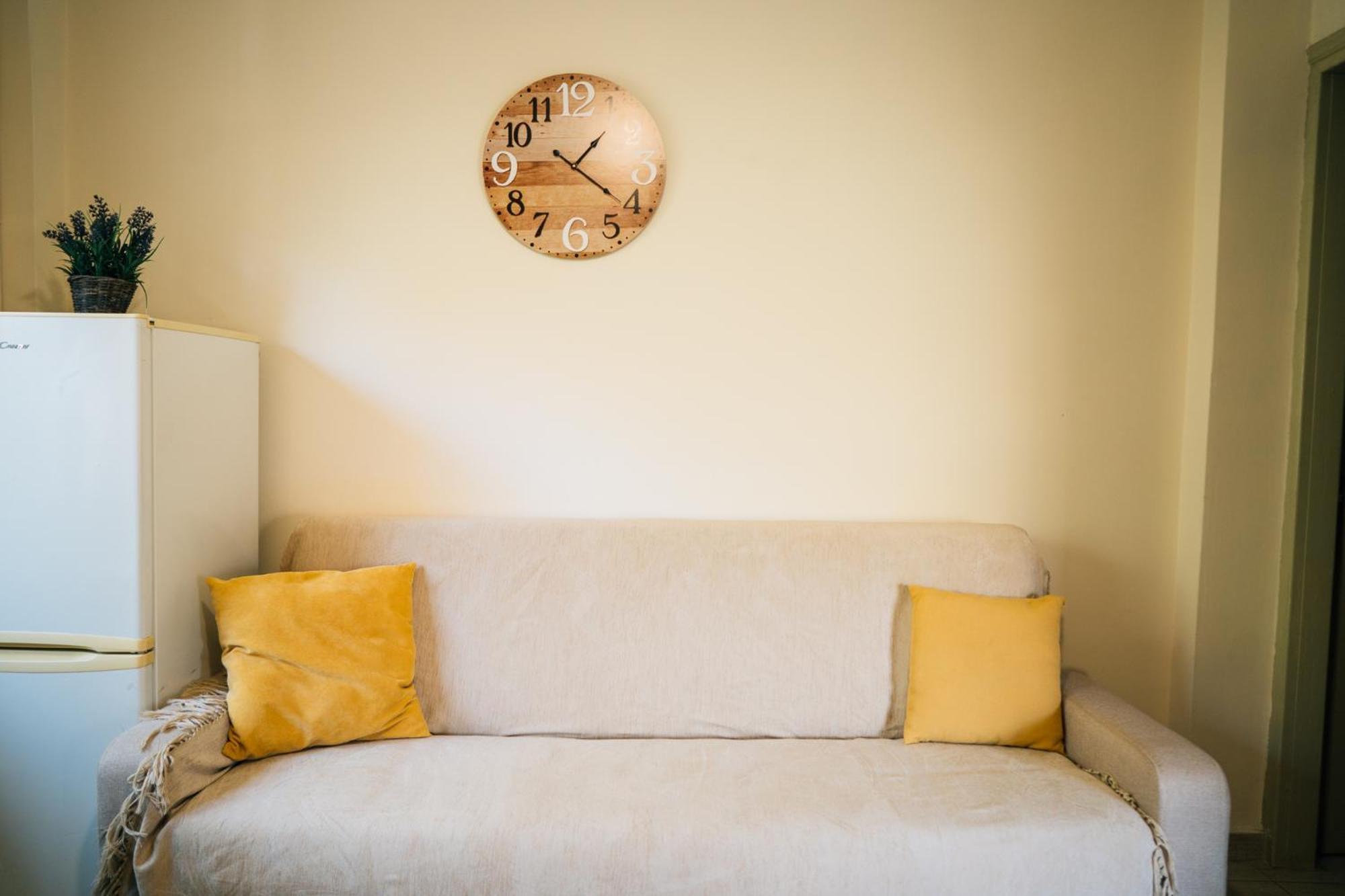 Spacious In Apartment *