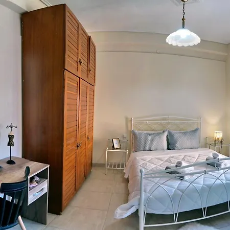 Spacious Apartment In Mytilene Exterior photo